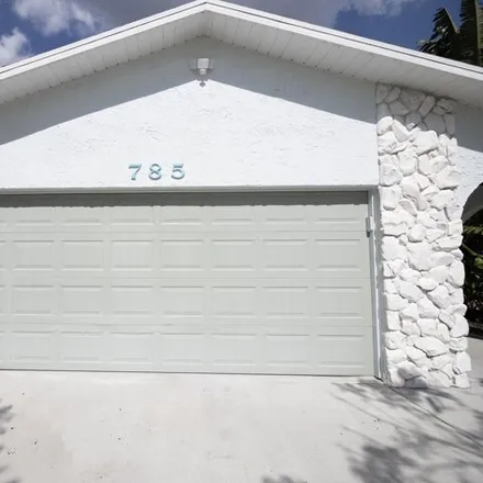 Image 4 - 779 Southeast Fallon Drive, Port Saint Lucie, FL 34983, USA - House for sale