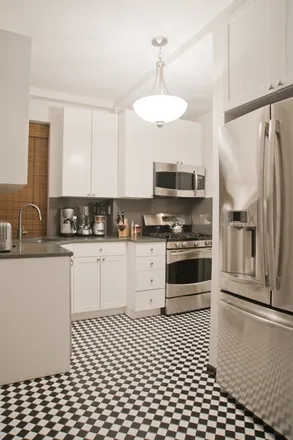 Rent this 3 bed apartment on 157 East 81st Street in New York, NY 10028