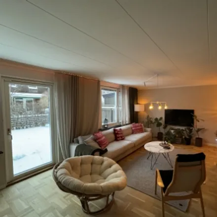 Rent this 4 bed townhouse on Vendelsö skolväg 306 in 136 71 Handen, Sweden