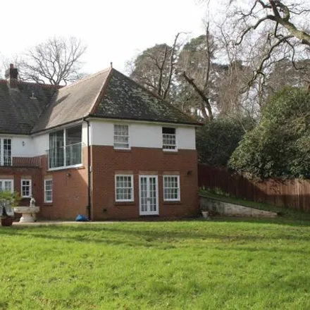 Buy this 4 bed house on Bassett Green Road in Southampton, SO16 3LT