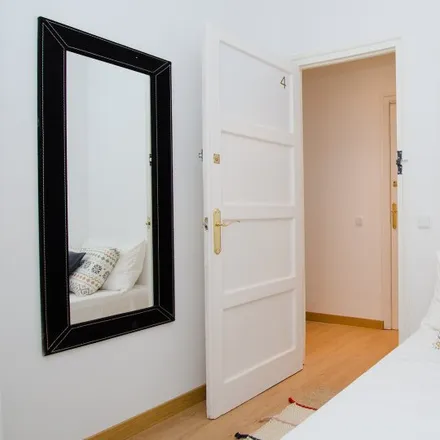 Rent this 6 bed room on La Pocha in Calle de Ponzano, 95