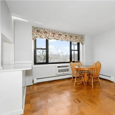 Image 6 - 25 Stewart Place, Village/Mount Kisco, NY 10549, USA - Apartment for sale