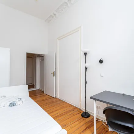 Rent this 5 bed room on Kantstraße 68 in 10627 Berlin, Germany