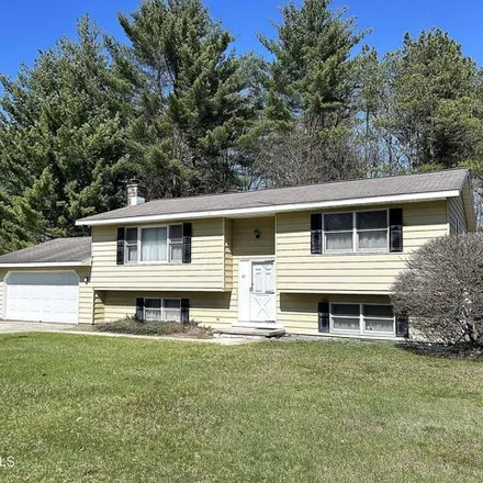 Buy this 4 bed house on 41 Heinrick Circle in Queensbury, NY 12804