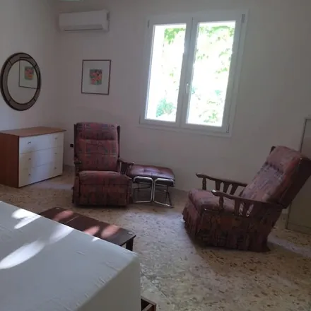 Rent this 1 bed house on Castelvetrano in Piazza Giovanni Amendola, 91022 Castelvetrano TP