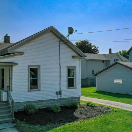 Buy this 2 bed house on 1216 Wisconsin Street in Oshkosh, WI 54901