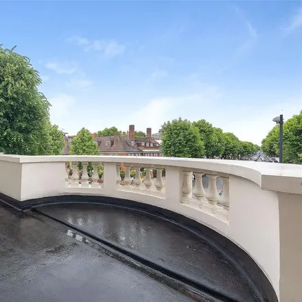 Rent this 5 bed townhouse on Harrow Lodge in Northwick Terrace, London