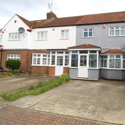 Rent this 3 bed townhouse on Oakdale Avenue in London, HA3 0UJ