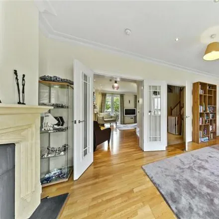 Image 3 - Whitcome Mews, London, TW9 4BT, United Kingdom - Townhouse for sale