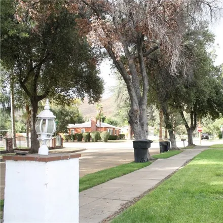 Image 5 - 2989 Ladera Road, San Bernardino, CA 92405, USA - House for sale