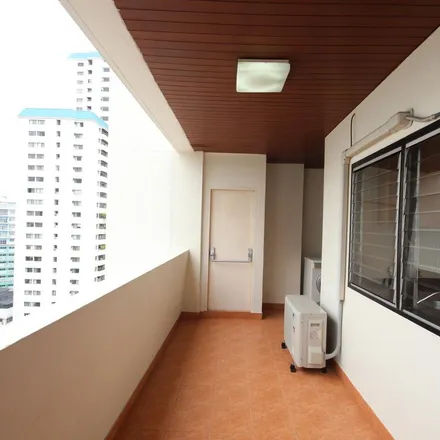 Rent this 3 bed apartment on Bangkok City Hall in Siriphong Road, Phra Nakhon District