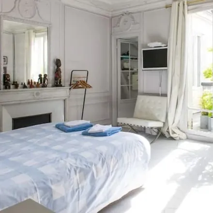 Rent this 5 bed apartment on Parvis du Tribunal de Paris in 75017 Paris, France