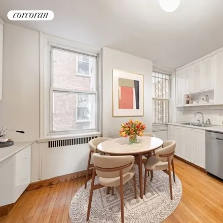 Image 2 - 519 East 86th Street, New York, NY 10128, USA - Townhouse for sale