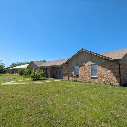 Image 3 - 1203 North Nolan River Road, Cleburne, TX 76033, USA - House for sale