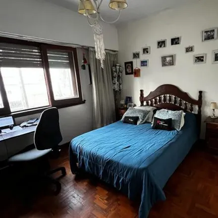 Buy this 4 bed apartment on 2 de Mayo 2991 in 1824 Lanús, Argentina