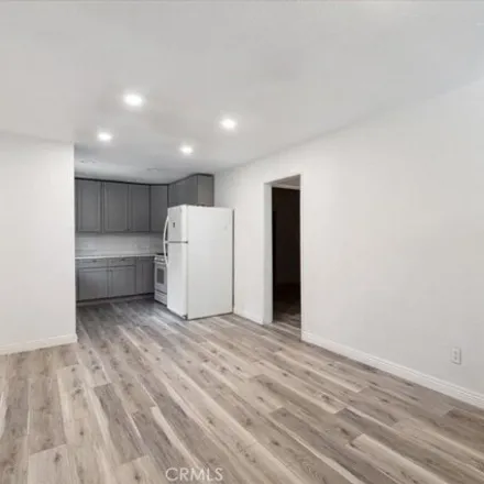 Image 5 - 884 North Record Avenue, East Los Angeles, CA 90063, USA - House for sale