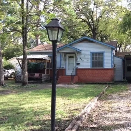 Buy this 3 bed house on 956 Johnson Avenue in Lufkin, TX 75904