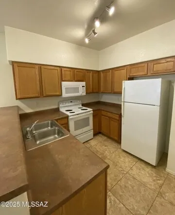 Image 4 - 1250 E Weimer Ci Cir E Unit 27, Tucson, Arizona, 85719 - Condo for rent