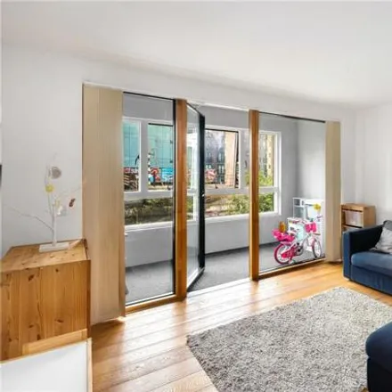 Image 4 - Cotherstone Court, 25 Mint Street, London, E2 6FY, United Kingdom - Apartment for sale