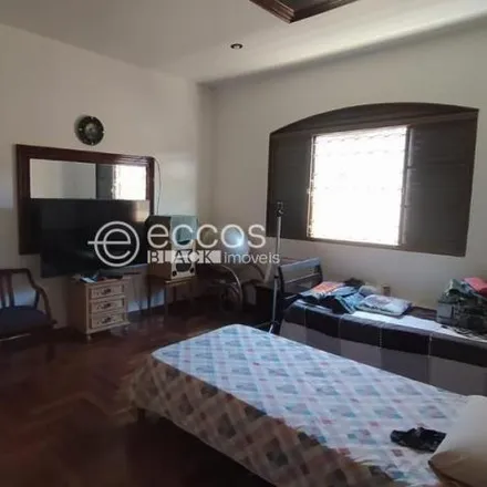 Buy this 3 bed house on Avenida Teófilo Alves in Vigilato Pereira, Uberlândia - MG