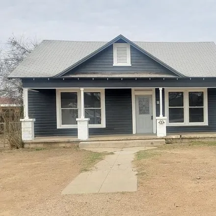 Buy this 4 bed house on 20 East 20th Street in San Angelo, TX 76903