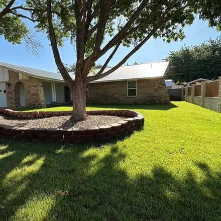 Buy this 3 bed house on 913 Southwest 10th Street in Seminole, TX 79360