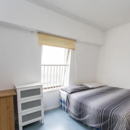 Rent this 4 bed room on North Road in London, SW19 1BB