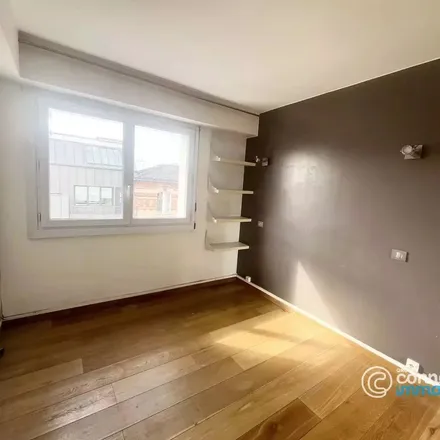 Rent this 3 bed apartment on 33 Rue Dulong in 75017 Paris, France