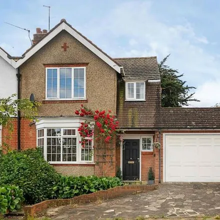Rent this 3 bed townhouse on Barnet Hill in London, EN5 1EQ