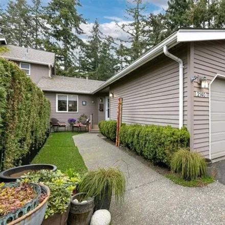 Buy this 3 bed condo on Birch Circle in Bellingham, WA 98226