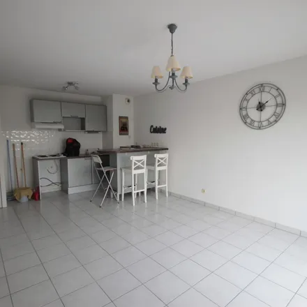 Image 3 - 17 Rue Roger Salengro, 59540 Caudry, France - Apartment for rent