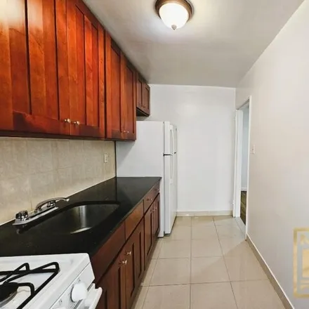Image 3 - 140-35 Burden Crescent, New York, NY 11435, USA - Apartment for rent