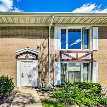 Image 2 - 1334 S New Wilke Rd, Arlington Heights, Illinois, 60005 - Condo for sale