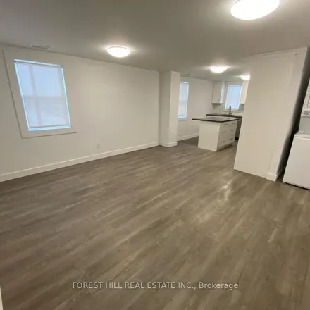 Image 3 - 528 Ritson Road South, Oshawa, ON L1H 5J8, Canada - Apartment for rent