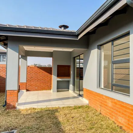Rent this 3 bed apartment on unnamed road in Bonaero Park, Gauteng