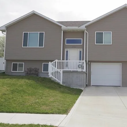 Buy this 4 bed house on 4798 Foxhollow Court in Sioux City, IA 51106