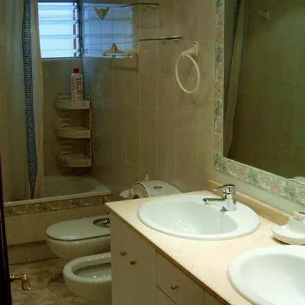Rent this 2 bed apartment on Calle del Corregidor Mendo de Zúñiga in 5, 28030 Madrid