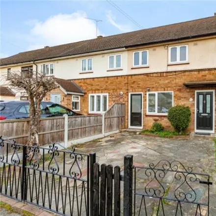 Buy this 3 bed townhouse on Lancaster Close in Pilgrims' Hatch, CM15 9NB