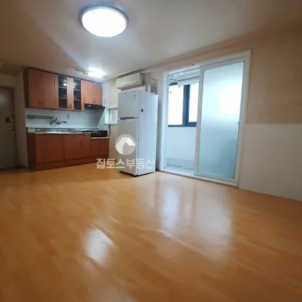 Rent this studio apartment on 서울특별시 강남구 대치동 959-15