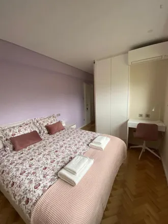 Rent this 3 bed room on Rua de Bartolomeu Dias in 4200-412 Porto, Portugal