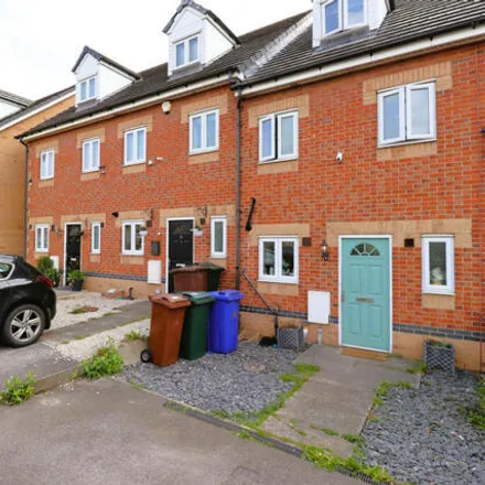 Buy this 3 bed townhouse on Manse Farm Mews in Upper Cudworth, S72 8WR
