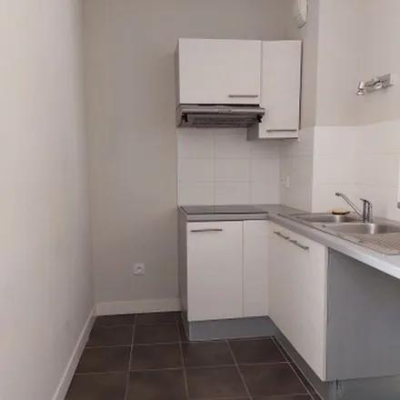 Rent this 3 bed apartment on 49 place de la République in 72000 Le Mans, France