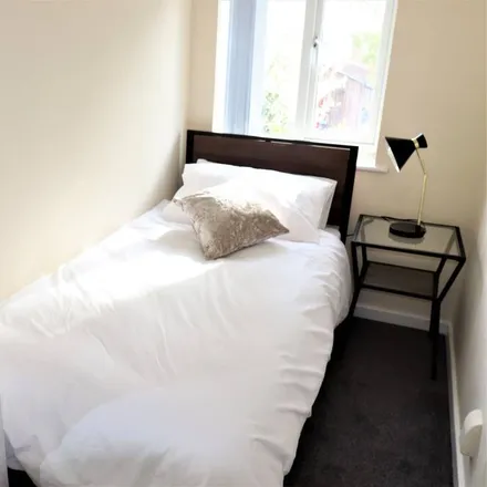 Image 3 - Luton, LU2 9TS, United Kingdom - House for rent