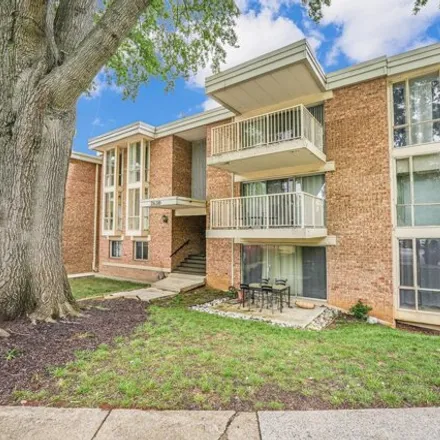 Buy this 2 bed condo on 2663 Redcoat Drive in Huntington, VA 22303