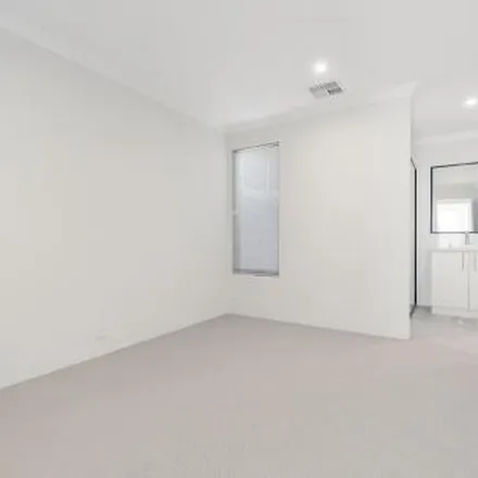 Image 3 - Sandpatch Parkway, Eglinton WA 6038, Australia - Apartment for rent