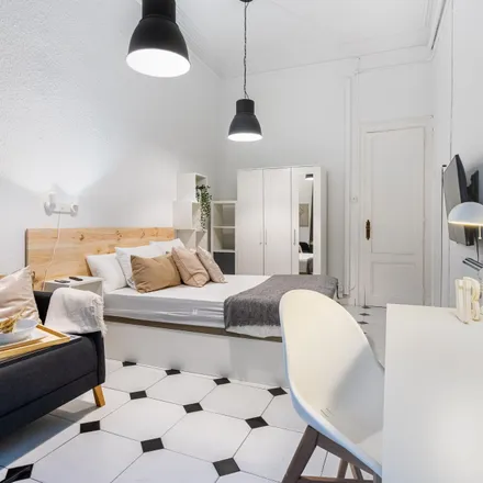Rent this 8 bed room on Luigi in Via Laietana, 41