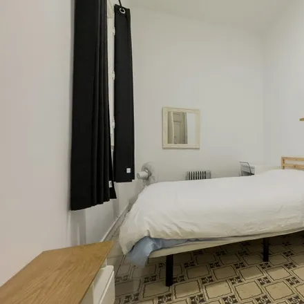 Rent this 2 bed room on Carrer de Muntaner in 179, 08001 Barcelona