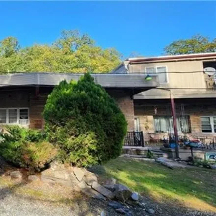 Rent this 2 bed apartment on 169 Jersey Avenue in Warwick, NY 10925