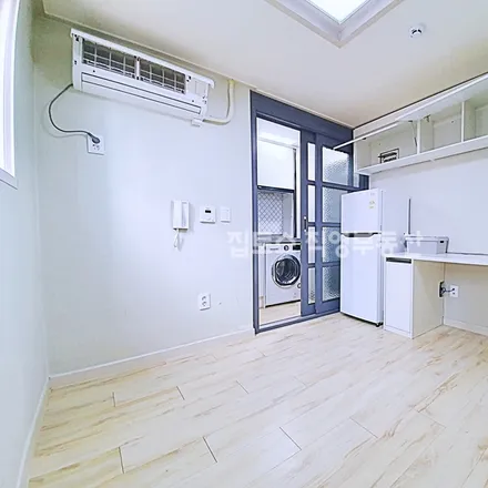 Rent this studio apartment on 서울특별시 관악구 봉천동 1529-75