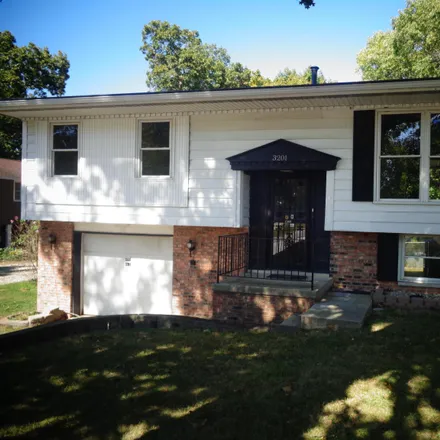 Buy this 3 bed house on 3201 West Greenwood Place in Peoria, IL 61615